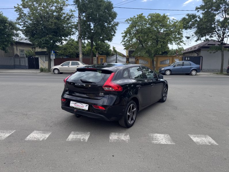 
								VOLVO V40 / 2014 / 1,6 D / EURO 5 / BI-XENON full									