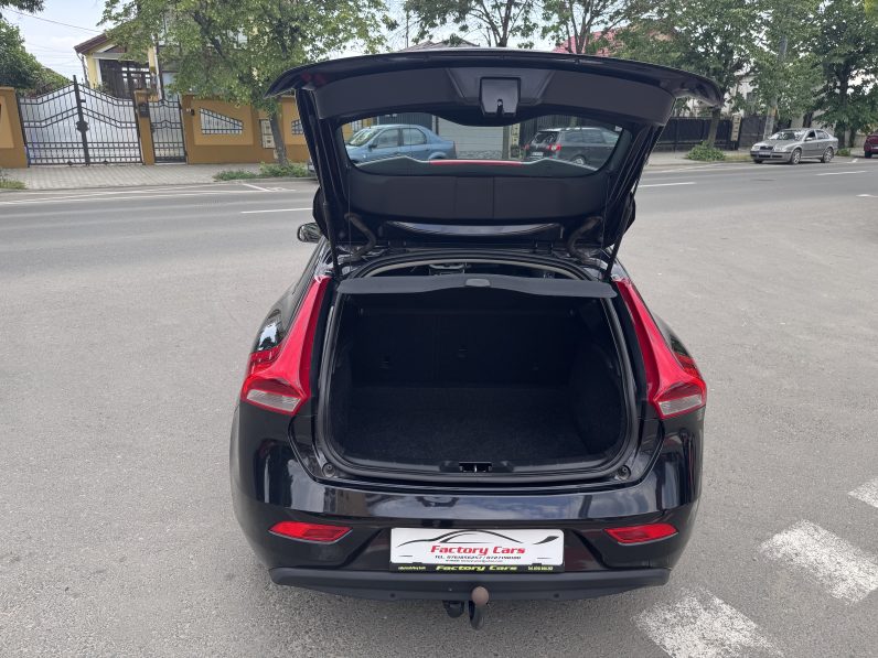 
								VOLVO V40 / 2014 / 1,6 D / EURO 5 / BI-XENON full									