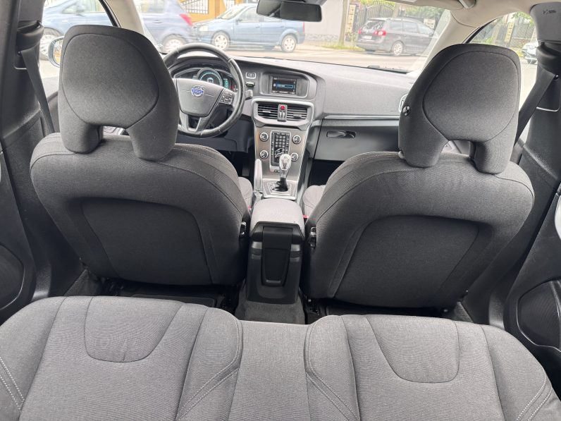 
								VOLVO V40 / 2014 / 1,6 D / EURO 5 / BI-XENON full									