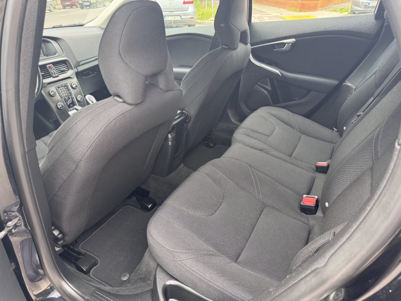 
								VOLVO V40 / 2014 / 1,6 D / EURO 5 / BI-XENON full									