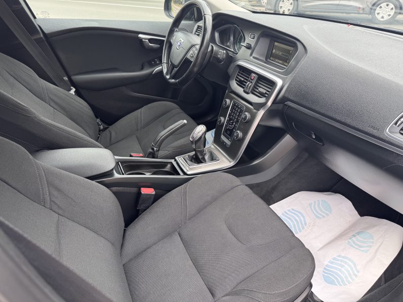 
								VOLVO V40 / 2014 / 1,6 D / EURO 5 / BI-XENON full									