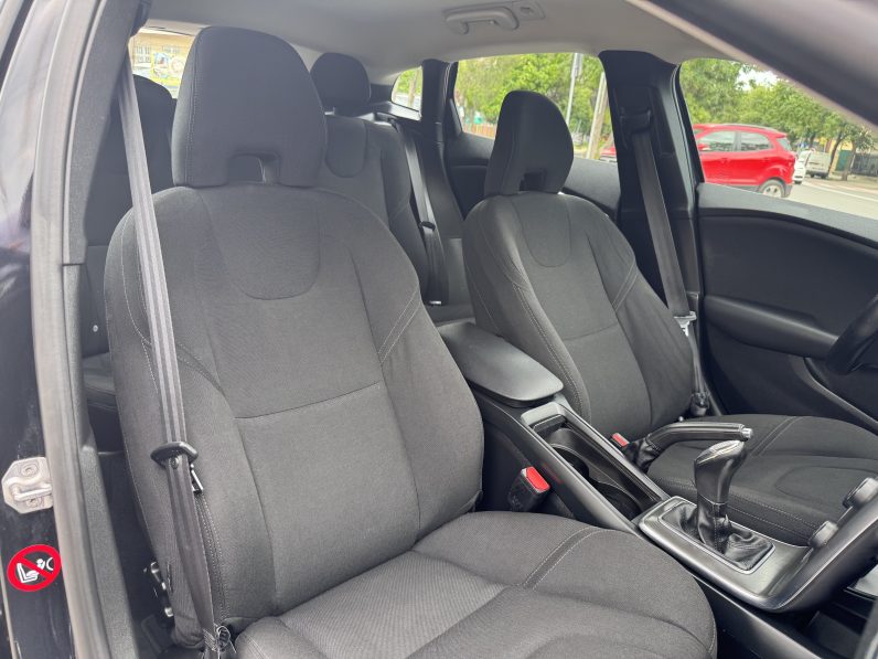 
								VOLVO V40 / 2014 / 1,6 D / EURO 5 / BI-XENON full									