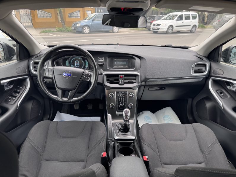 
								VOLVO V40 / 2014 / 1,6 D / EURO 5 / BI-XENON full									