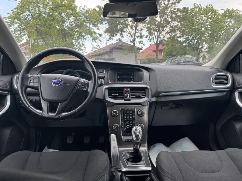 
								VOLVO V40 / 2014 / 1,6 D / EURO 5 / BI-XENON full									