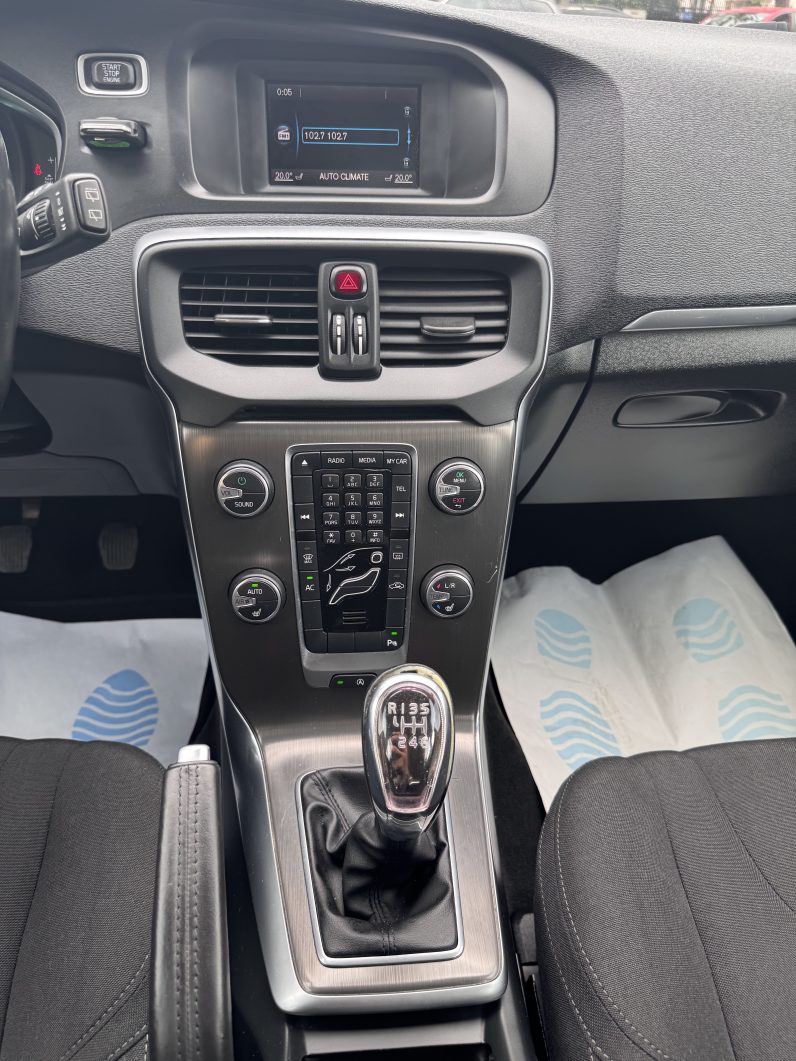 
								VOLVO V40 / 2014 / 1,6 D / EURO 5 / BI-XENON full									