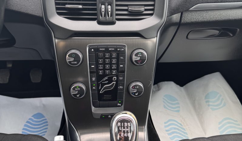 
								VOLVO V40 / 2014 / 1,6 D / EURO 5 / BI-XENON full									
