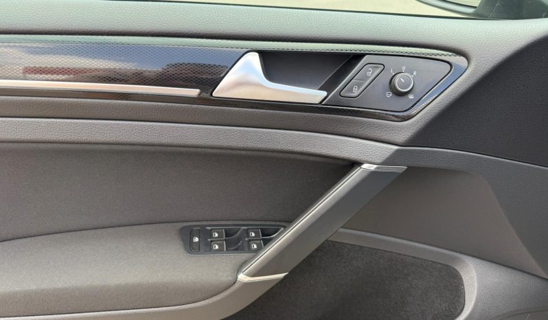 
								VW GOLF 7 / BENZINA / BI-XENON / NAVIGATIE full									