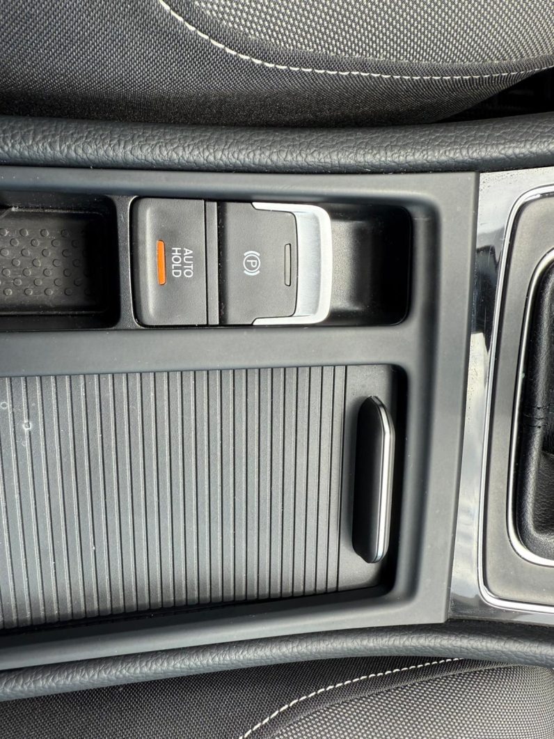 
								VW GOLF 7 / BENZINA / BI-XENON / NAVIGATIE full									