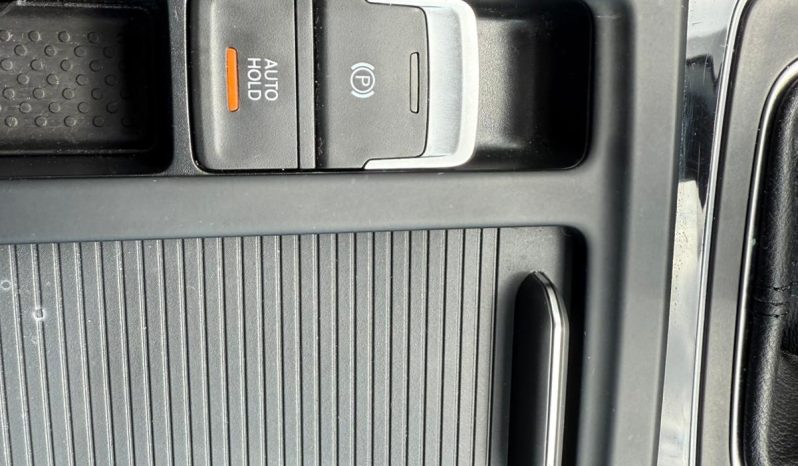 
								VW GOLF 7 / BENZINA / BI-XENON / NAVIGATIE full									