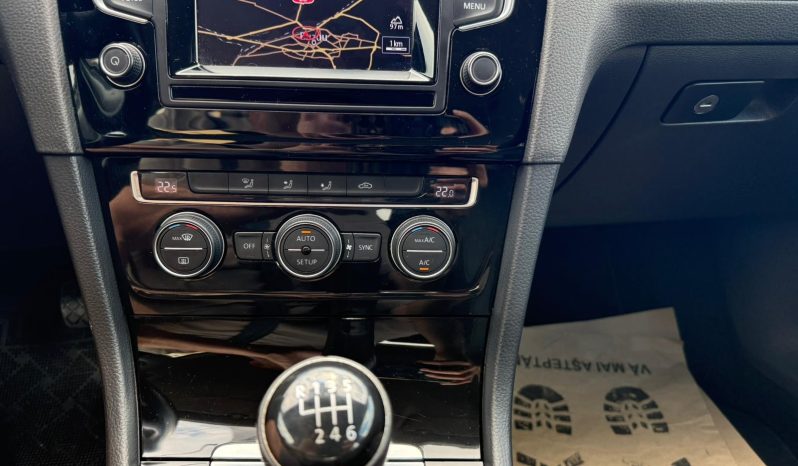 
								VW GOLF 7 / BENZINA / BI-XENON / NAVIGATIE full									