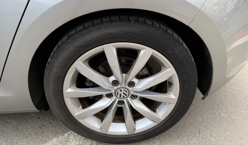 
								VW GOLF 7 / BENZINA / BI-XENON / NAVIGATIE full									