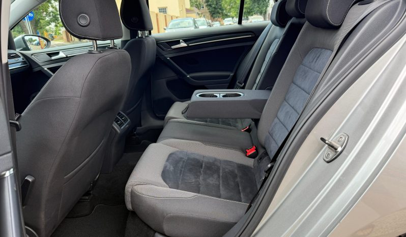 
								VW GOLF 7 / BENZINA / BI-XENON / NAVIGATIE full									
