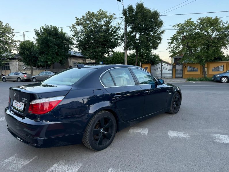 
								Bmw Seria 5 / 2,0 Benzina/ Cutie Automată full									