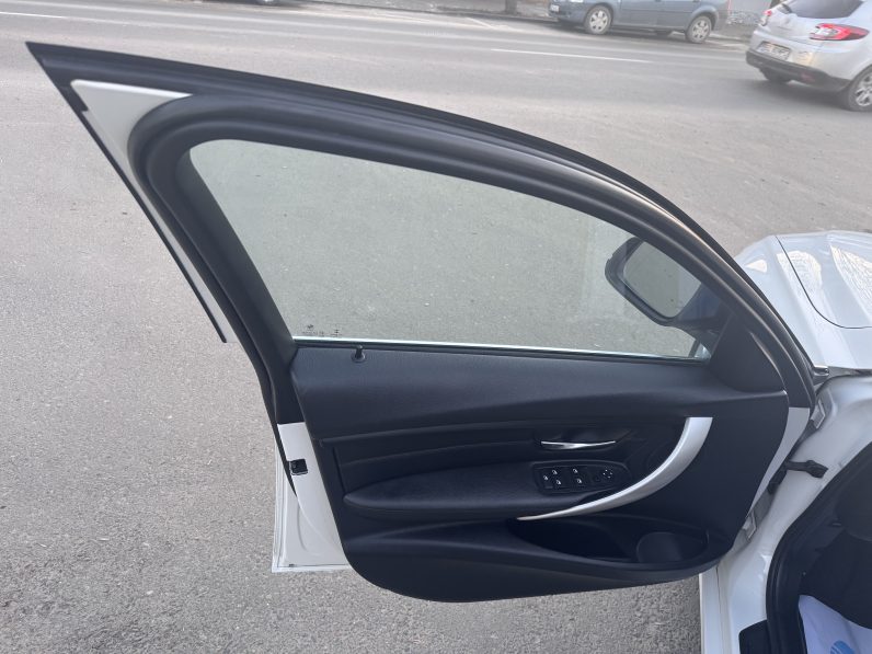 
								BMW SERIA 3 MODEL LUXURY / AN 2014 / 1,6 BENZINA / AUTOMAT / EURO 6 full									