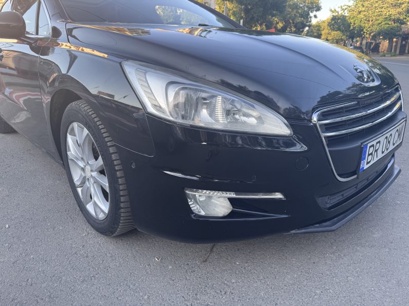 
								PEUGEOT 508 SW / PANORAMA / HEAD UP DISPLAY / NAVI / 2,0 D /EURO 5 / full									