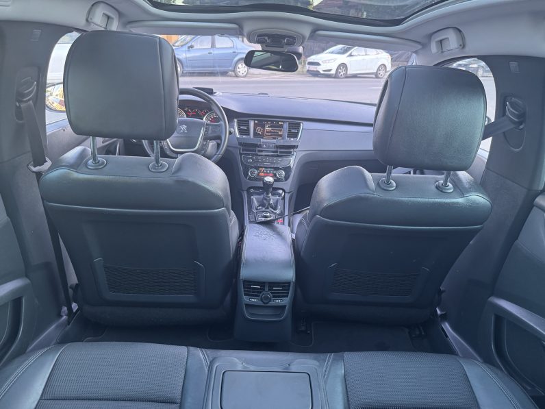 
								PEUGEOT 508 SW / PANORAMA / HEAD UP DISPLAY / NAVI / 2,0 D /EURO 5 / full									