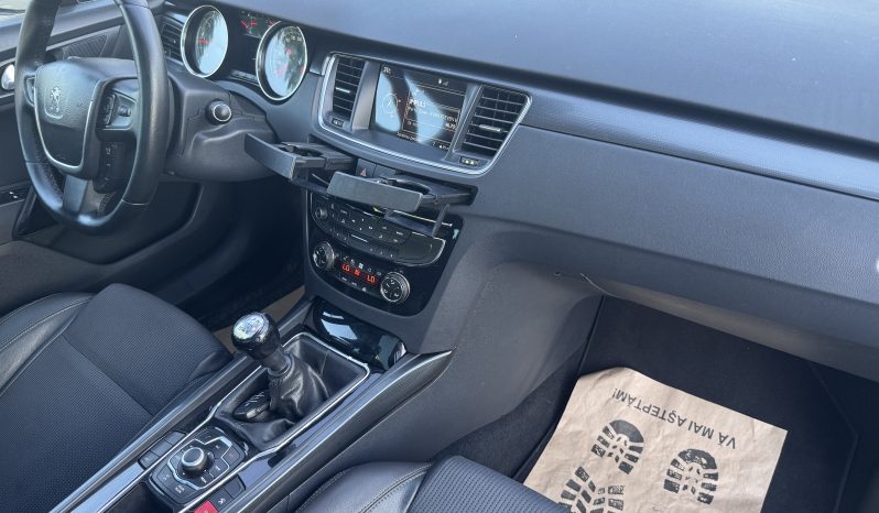 
								PEUGEOT 508 SW / PANORAMA / HEAD UP DISPLAY / NAVI / 2,0 D /EURO 5 / full									
