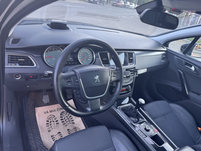 
								PEUGEOT 508 SW / PANORAMA / HEAD UP DISPLAY / NAVI / 2,0 D /EURO 5 / full									