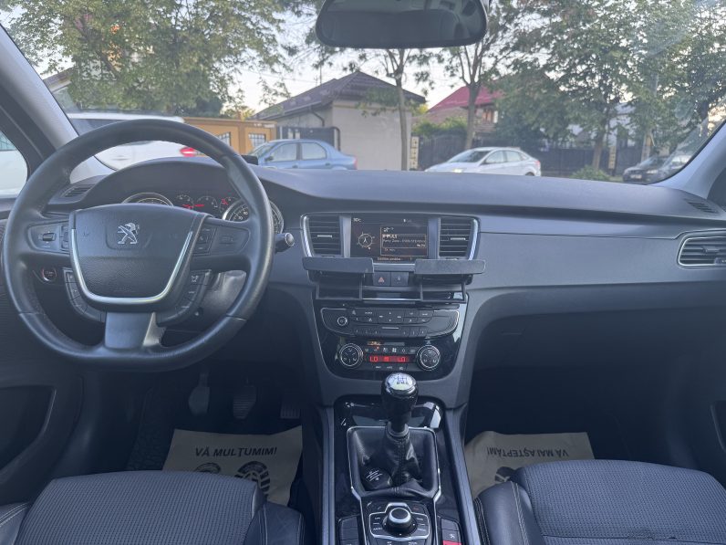 
								PEUGEOT 508 SW / PANORAMA / HEAD UP DISPLAY / NAVI / 2,0 D /EURO 5 / full									