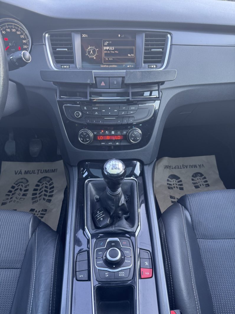 
								PEUGEOT 508 SW / PANORAMA / HEAD UP DISPLAY / NAVI / 2,0 D /EURO 5 / full									