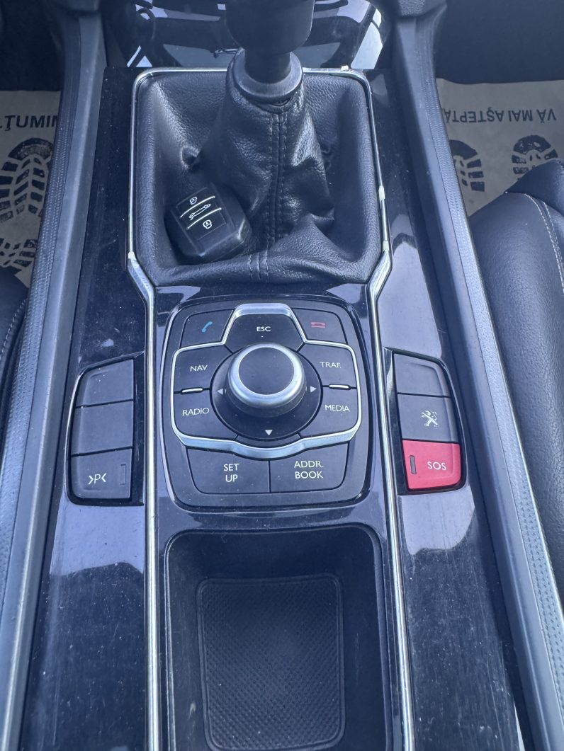 
								PEUGEOT 508 SW / PANORAMA / HEAD UP DISPLAY / NAVI / 2,0 D /EURO 5 / full									
