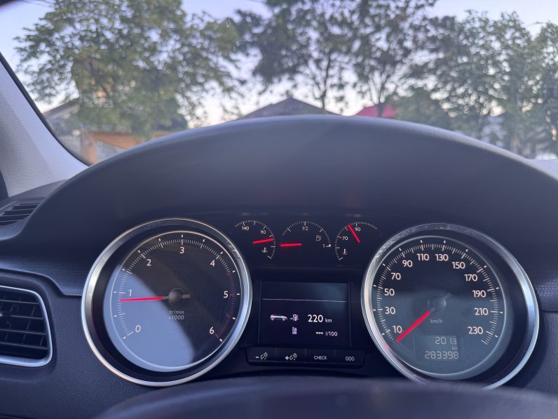 
								PEUGEOT 508 SW / PANORAMA / HEAD UP DISPLAY / NAVI / 2,0 D /EURO 5 / full									