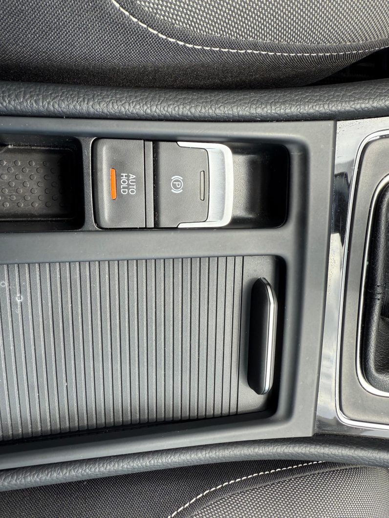 
								VW GOLF 7 / BENZINA / BI-XENON / NAVIGATIE full									