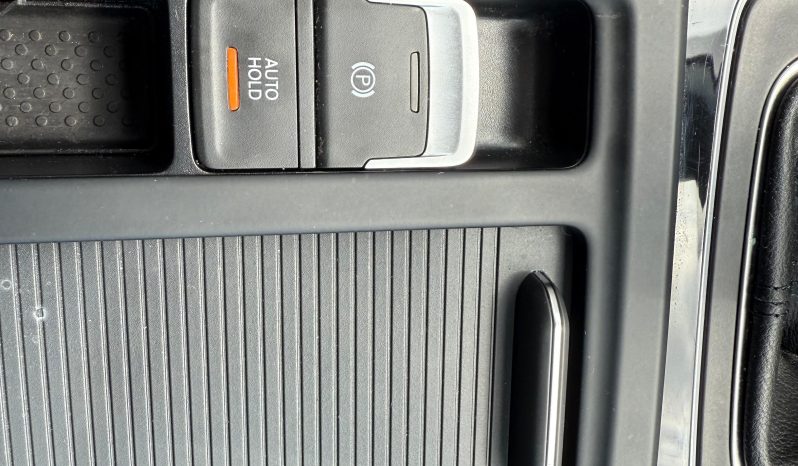 
								VW GOLF 7 / BENZINA / BI-XENON / NAVIGATIE full									