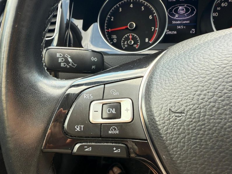 
								VW GOLF 7 / BENZINA / BI-XENON / NAVIGATIE full									