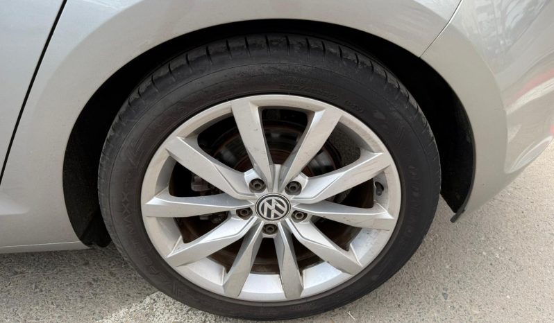 
								VW GOLF 7 / BENZINA / BI-XENON / NAVIGATIE full									