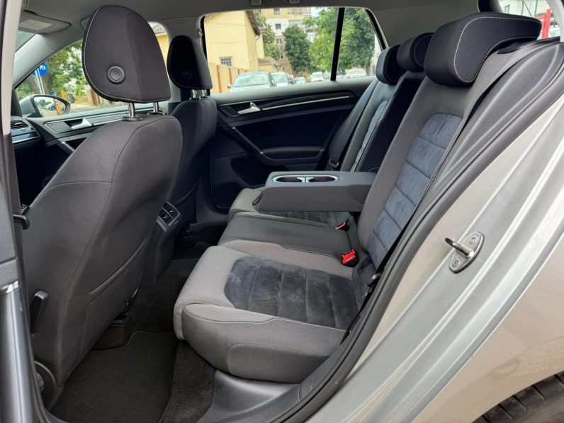 
								VW GOLF 7 / BENZINA / BI-XENON / NAVIGATIE full									