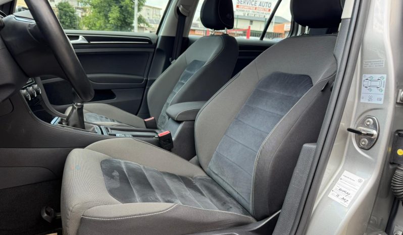 
								VW GOLF 7 / BENZINA / BI-XENON / NAVIGATIE full									