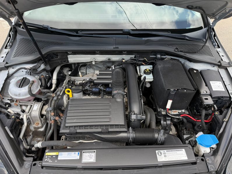 
								VW GOLF 7 / BENZINA / BI-XENON / NAVIGATIE full									