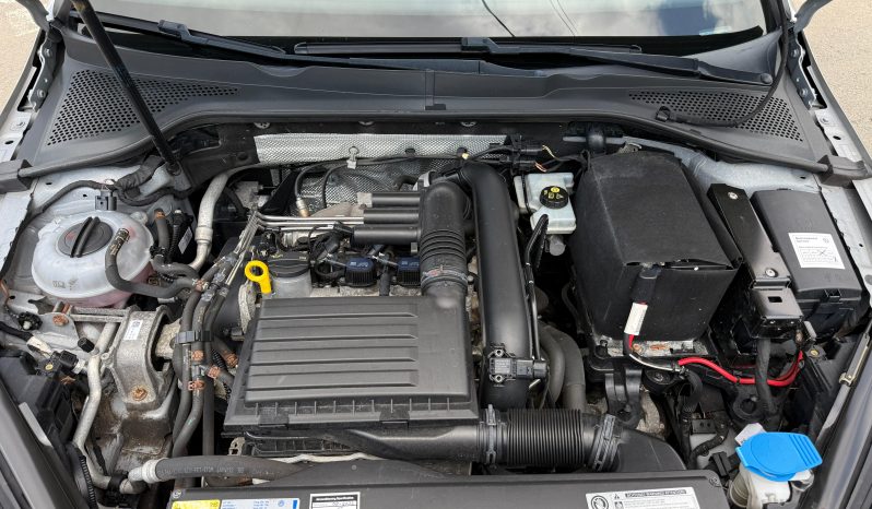 
								VW GOLF 7 / BENZINA / BI-XENON / NAVIGATIE full									