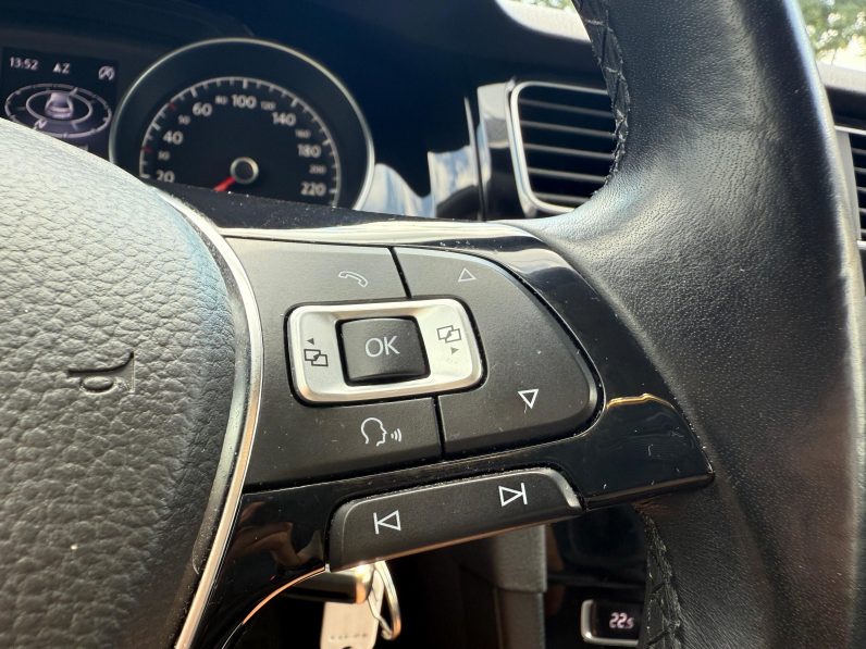 
								VW GOLF 7 / BENZINA / BI-XENON / NAVIGATIE full									