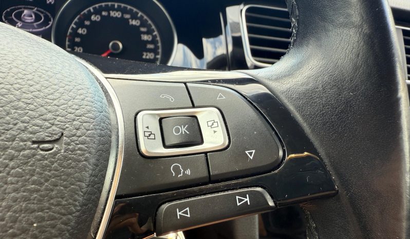 
								VW GOLF 7 / BENZINA / BI-XENON / NAVIGATIE full									