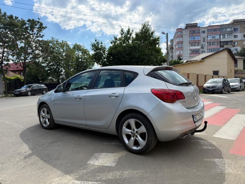 
								OPEL ASTRA H / 1,4 BENZINA / NAVIGATIE full									