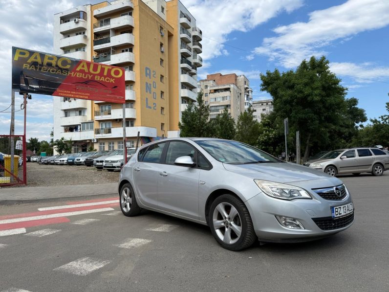 
								OPEL ASTRA H / 1,4 BENZINA / NAVIGATIE full									