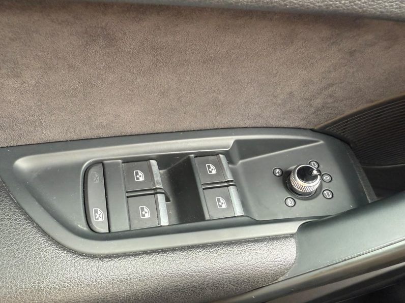 
								AUDI Q5 S-LINE EDITION / 40 TDI ( 2,0 D 190 CP ) full									