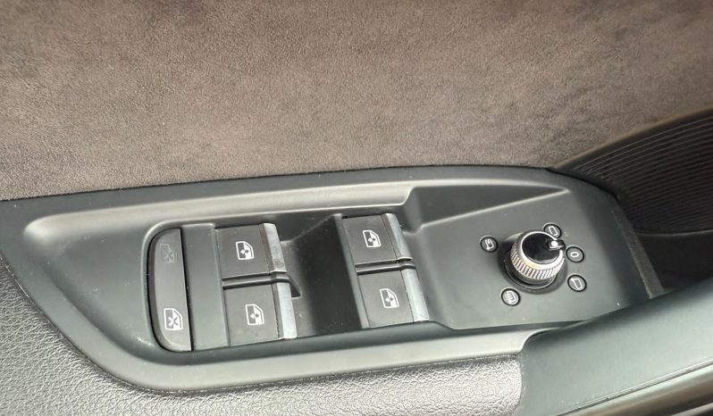 
								AUDI Q5 S-LINE EDITION / 40 TDI ( 2,0 D 190 CP ) full									