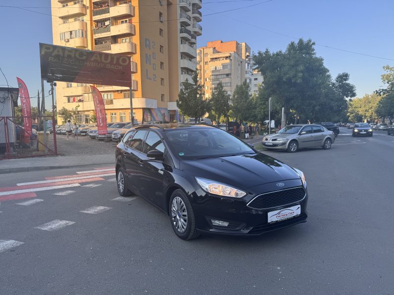 
								FORD FOCUS / AN 2017 / 1,6 D/ EURO 6 / NAVIGATIE CARPLAY full									