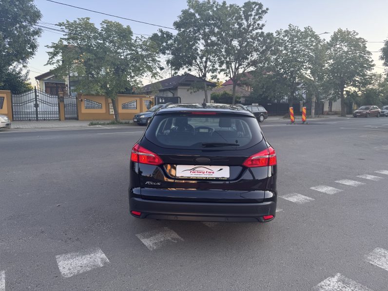 
								FORD FOCUS / AN 2017 / 1,6 D/ EURO 6 / NAVIGATIE CARPLAY full									