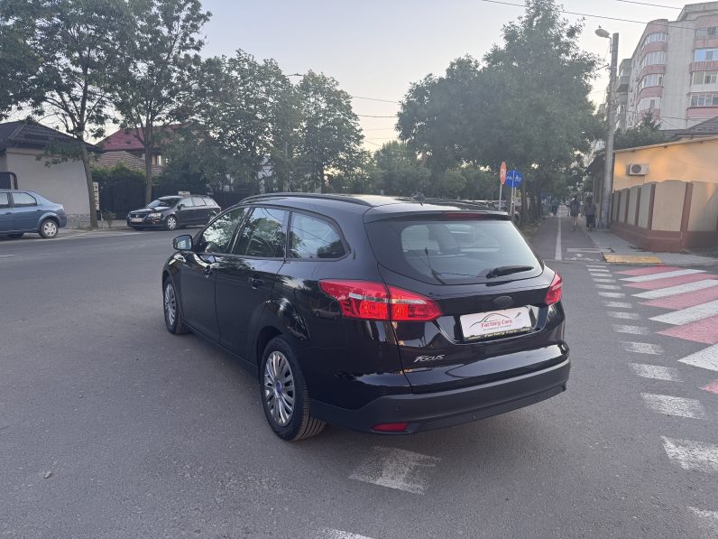
								FORD FOCUS / AN 2017 / 1,6 D/ EURO 6 / NAVIGATIE CARPLAY full									