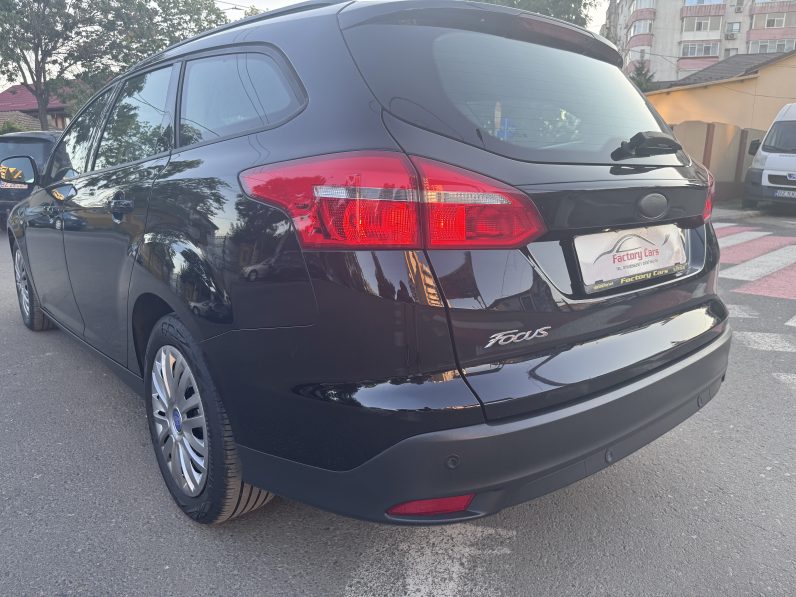 
								FORD FOCUS / AN 2017 / 1,6 D/ EURO 6 / NAVIGATIE CARPLAY full									