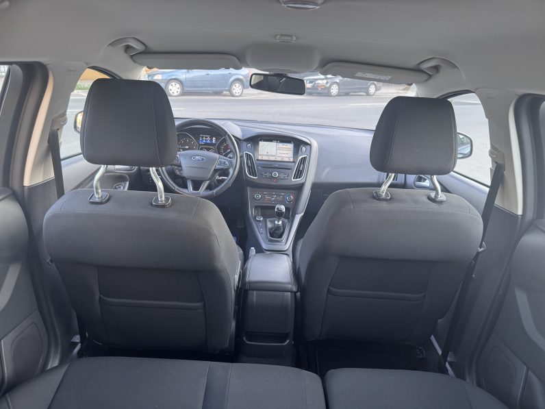 
								FORD FOCUS / AN 2017 / 1,6 D/ EURO 6 / NAVIGATIE CARPLAY full									