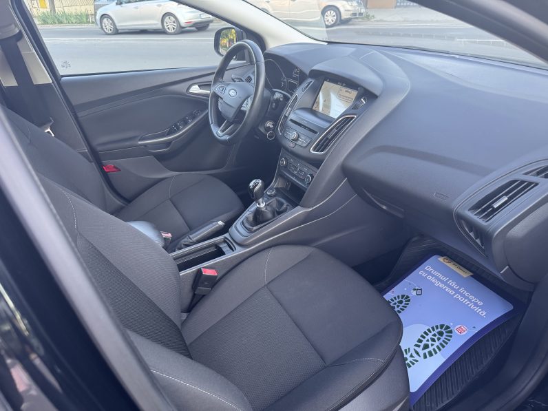
								FORD FOCUS / AN 2017 / 1,6 D/ EURO 6 / NAVIGATIE CARPLAY full									