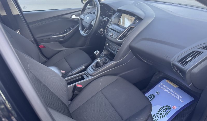 
								FORD FOCUS / AN 2017 / 1,6 D/ EURO 6 / NAVIGATIE CARPLAY full									