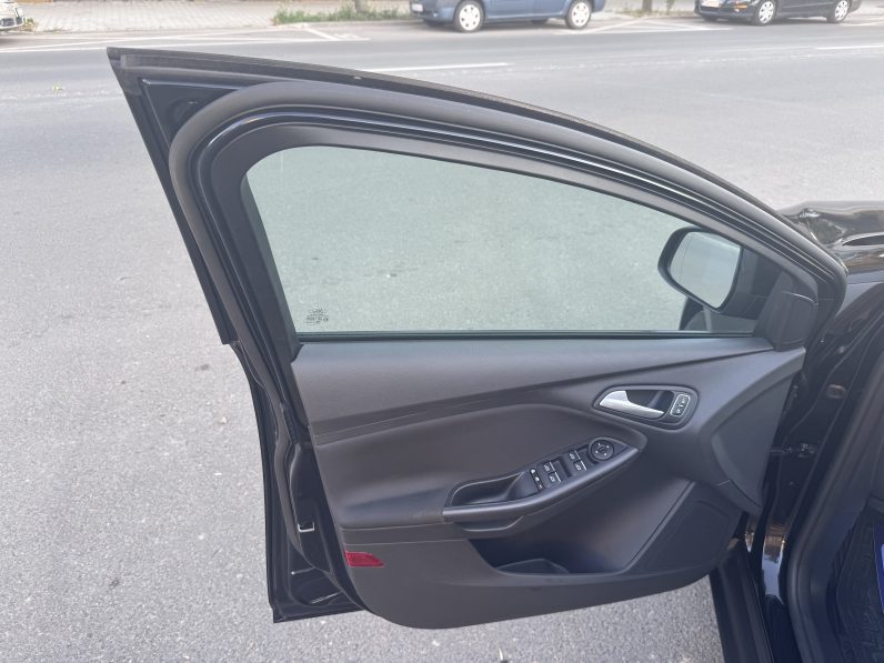 
								FORD FOCUS / AN 2017 / 1,6 D/ EURO 6 / NAVIGATIE CARPLAY full									