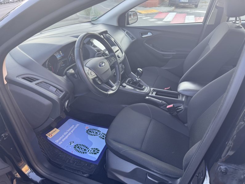 
								FORD FOCUS / AN 2017 / 1,6 D/ EURO 6 / NAVIGATIE CARPLAY full									