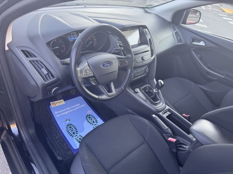 
								FORD FOCUS / AN 2017 / 1,6 D/ EURO 6 / NAVIGATIE CARPLAY full									